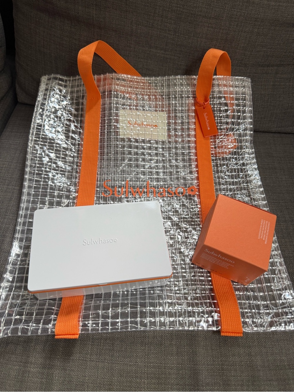 Cj Hendry x Sulwhasoo Tote, Crayon Tin and cream